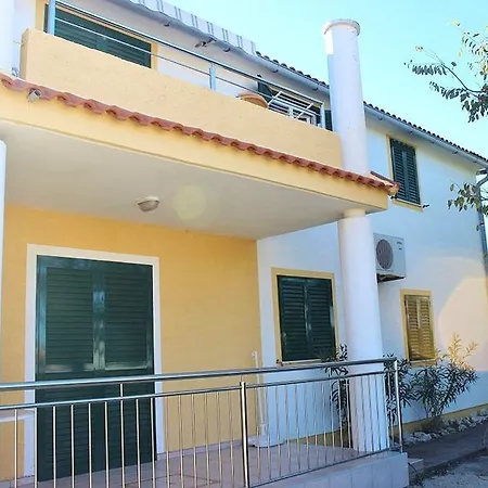 Nikola Hotel *